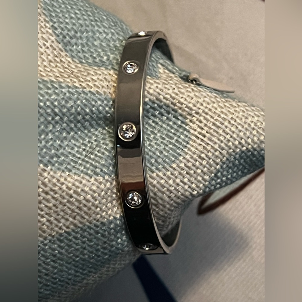 Bangle bracelet
